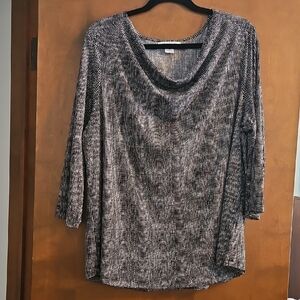 Soft, stretchy material petite blouse. 3/4 sleeve. Pit to Pit 24  Length 27